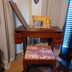 Singer Sewing Machine In Wooden Cabinet