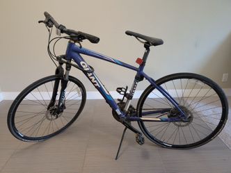Giant Roam Hybrid Bike