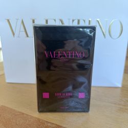 Valentino Born In Roma Extradose