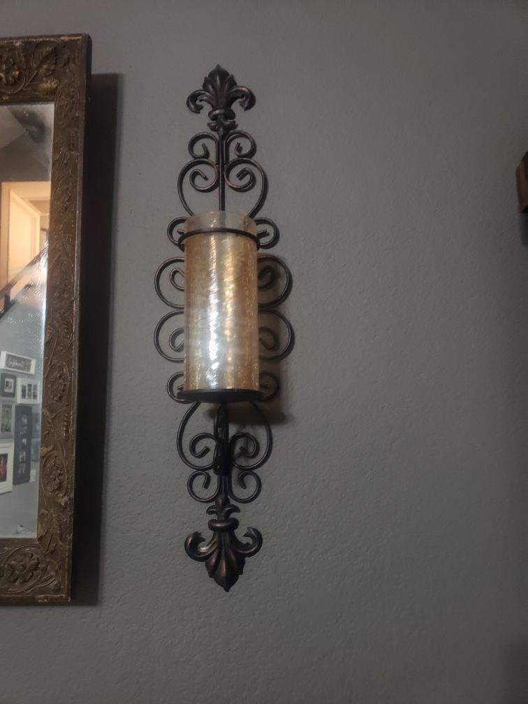 Set of wall sconces