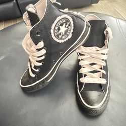 Women’s Converse Size 7