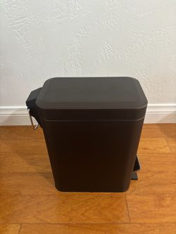 Bathroom trash can