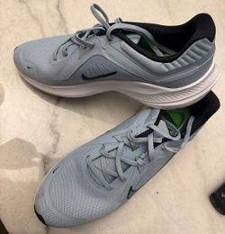 Nike Quest 5 running shoes