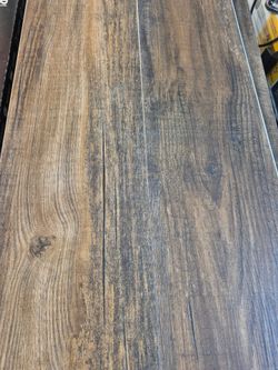 STAINMASTER Gunner Oak 22-mil x 9-in W x 48-in L Waterproof Click Lock Luxury Vinyl Plank Flooring ( 21.3-sq ft Per Carton )
