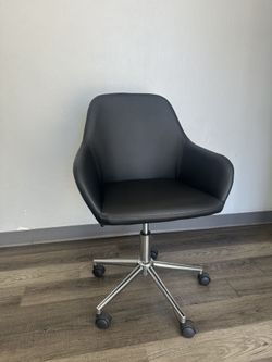 Black Vinyl Swivel Desk Chair – Brand New, 4 in Stock