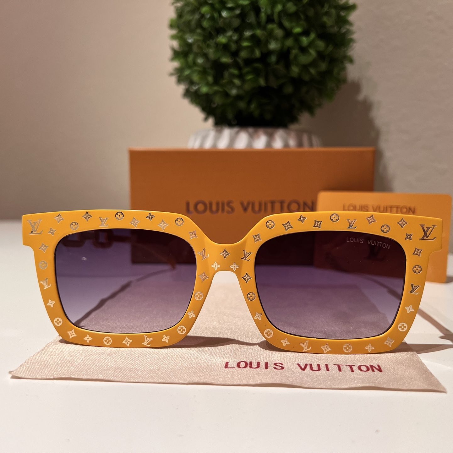 Louis Vuitton 2184 Gray 49/15 Eyeglass Frame for Sale in Orlando, FL -  OfferUp