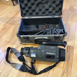 Vintage Sony video handicap with battery, charger and hard case works great