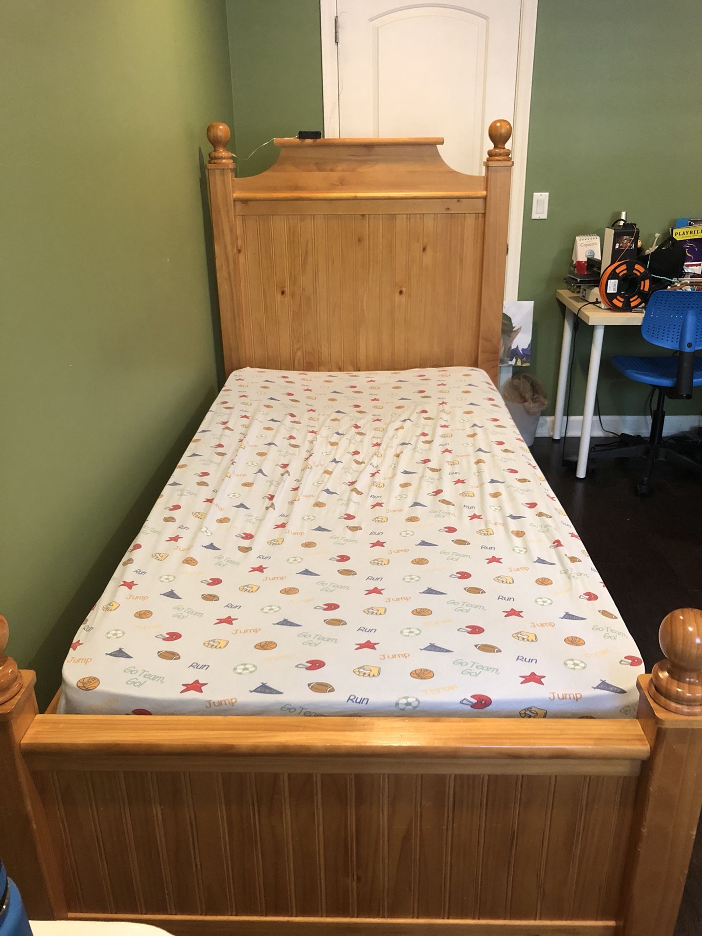 Stanley Furniture Young America twin Trundle Bed and dresser set