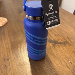 Hydroflask 32oz Limited Edition Wave with Flex Cap and Boot — New!