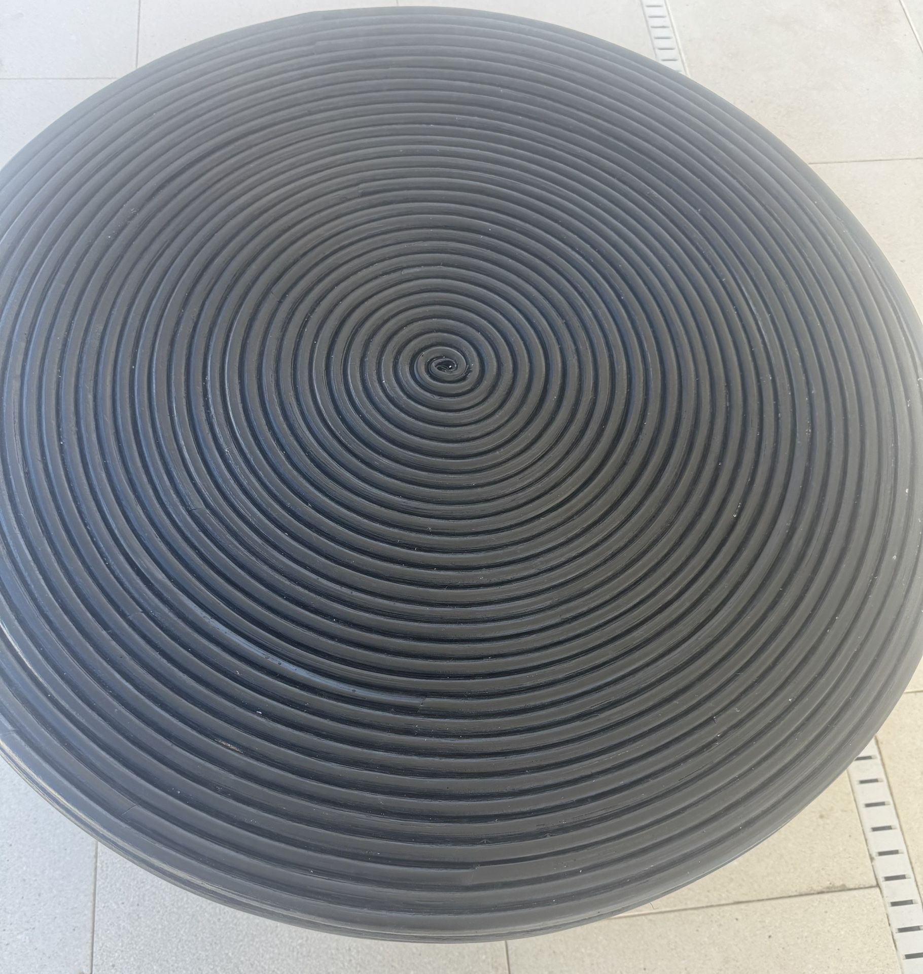 Like new black coffee table,if it’s posted it’s available. Msg only when ready to pickup