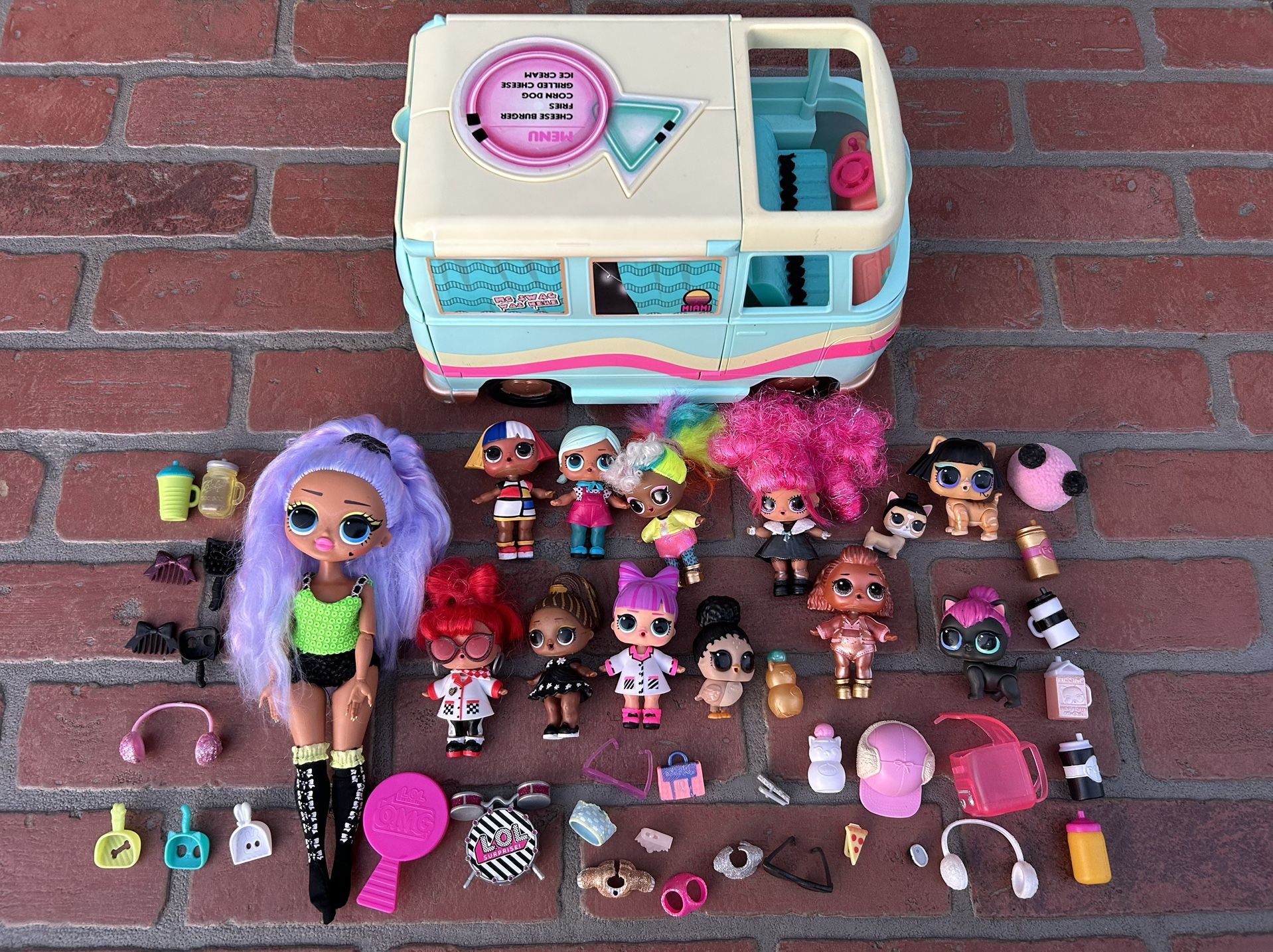 LOL Surprise Dolls Pets Food Truck And Accessories