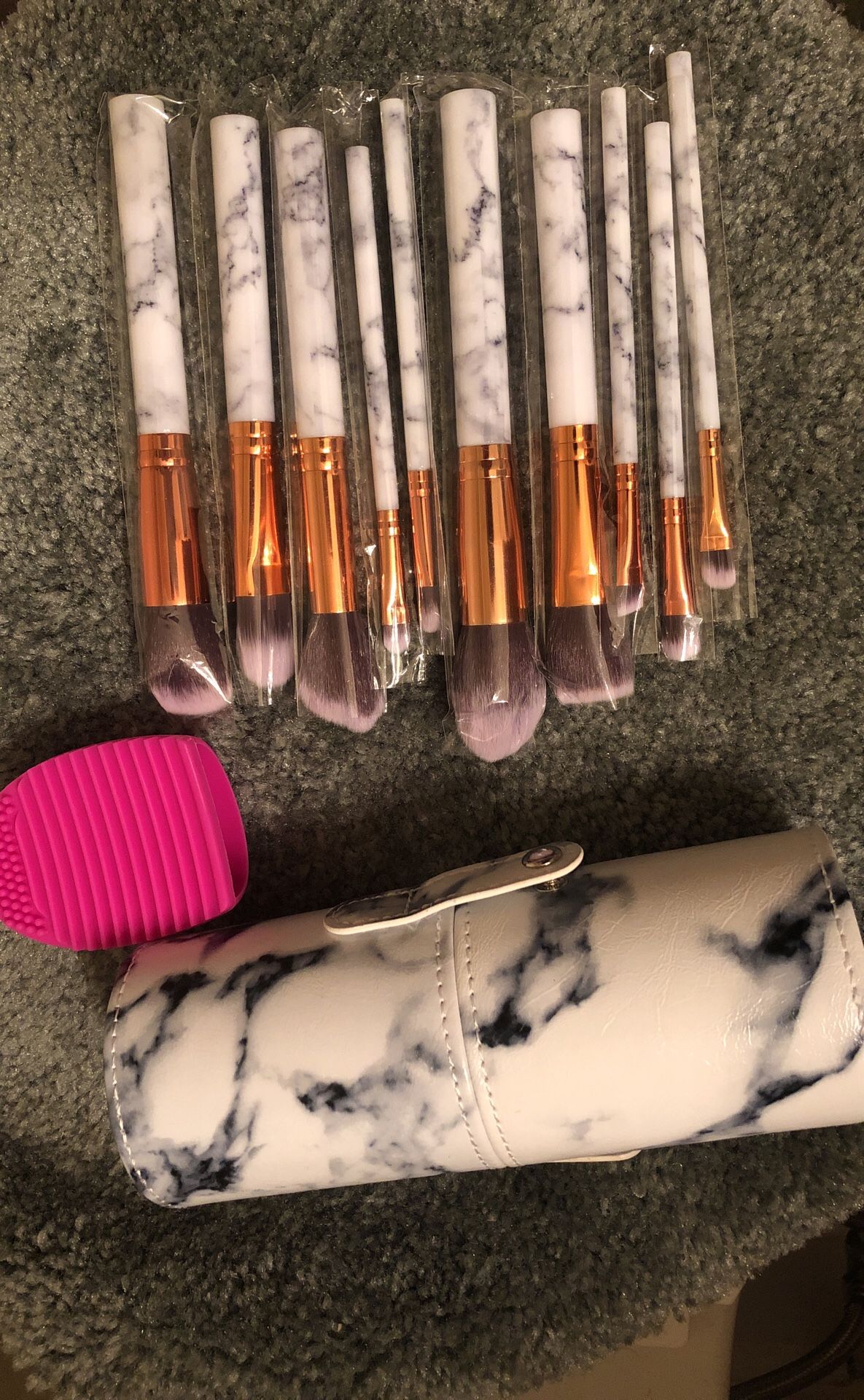 Makeup brush set of 9 with sponge cleaner