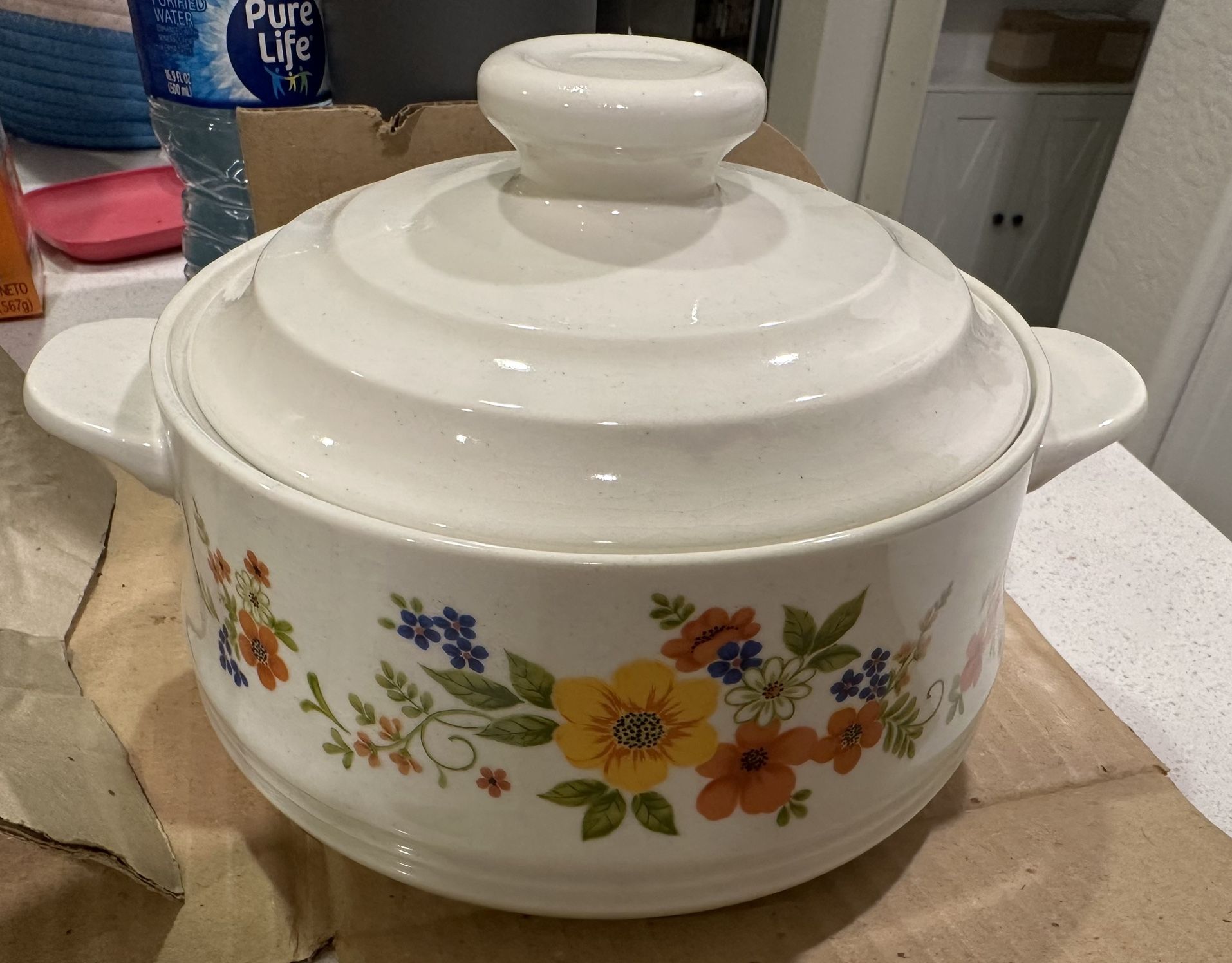 Vintage Sweet Flowers Stoneware Covered Baking Dish Bake