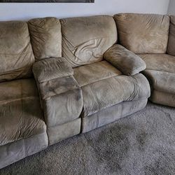 FREE - 2-Seat Recliner with Center Console and Corner Piece