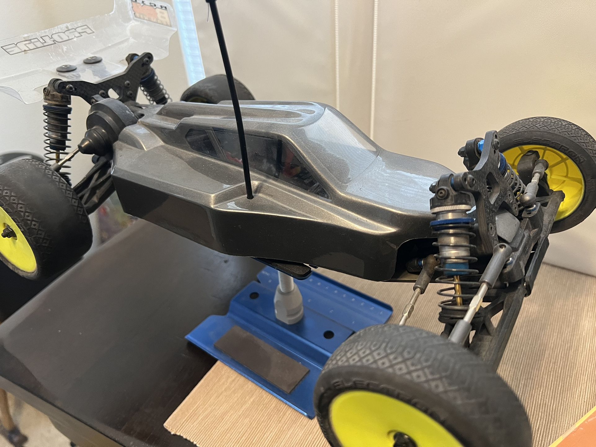 Team Associated RC10 B6D Buggy 2WD