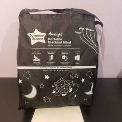 Tommee Tippee Sleep Tight Portable Baby Travel Blackout Blind - Large 130 x 51 inch New selling for only $25

