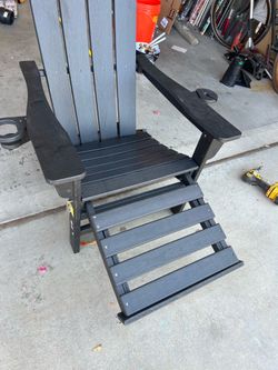 Poolside lounge chair