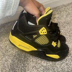 Jordan 4s Thunder- Size 7