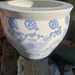 Medium Ceramic Pot.