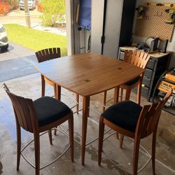Table & Bar Stools Set