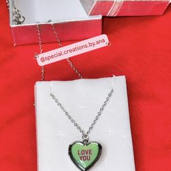 Personalized photo locket necklace 🎁 beautiful gift for Valentine’s Day. You can order yours for Anniversary, birthday etc 