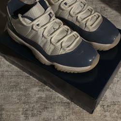 Air Jordan 11 Retro “White/Midnight Navy”