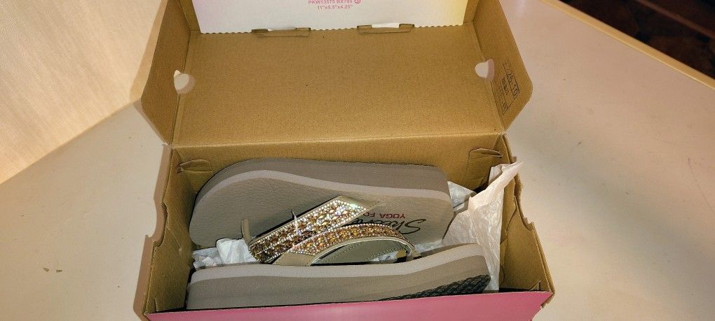 Skechers Yoga Foam Sandals 