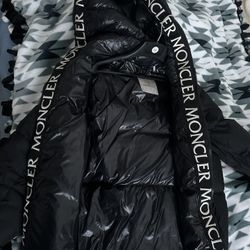 Monclear Puffer Size 2