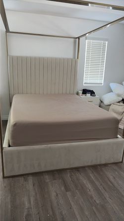 queen bed with mattress