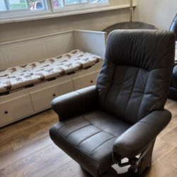 Gray Leather Fully Extendable Chair 