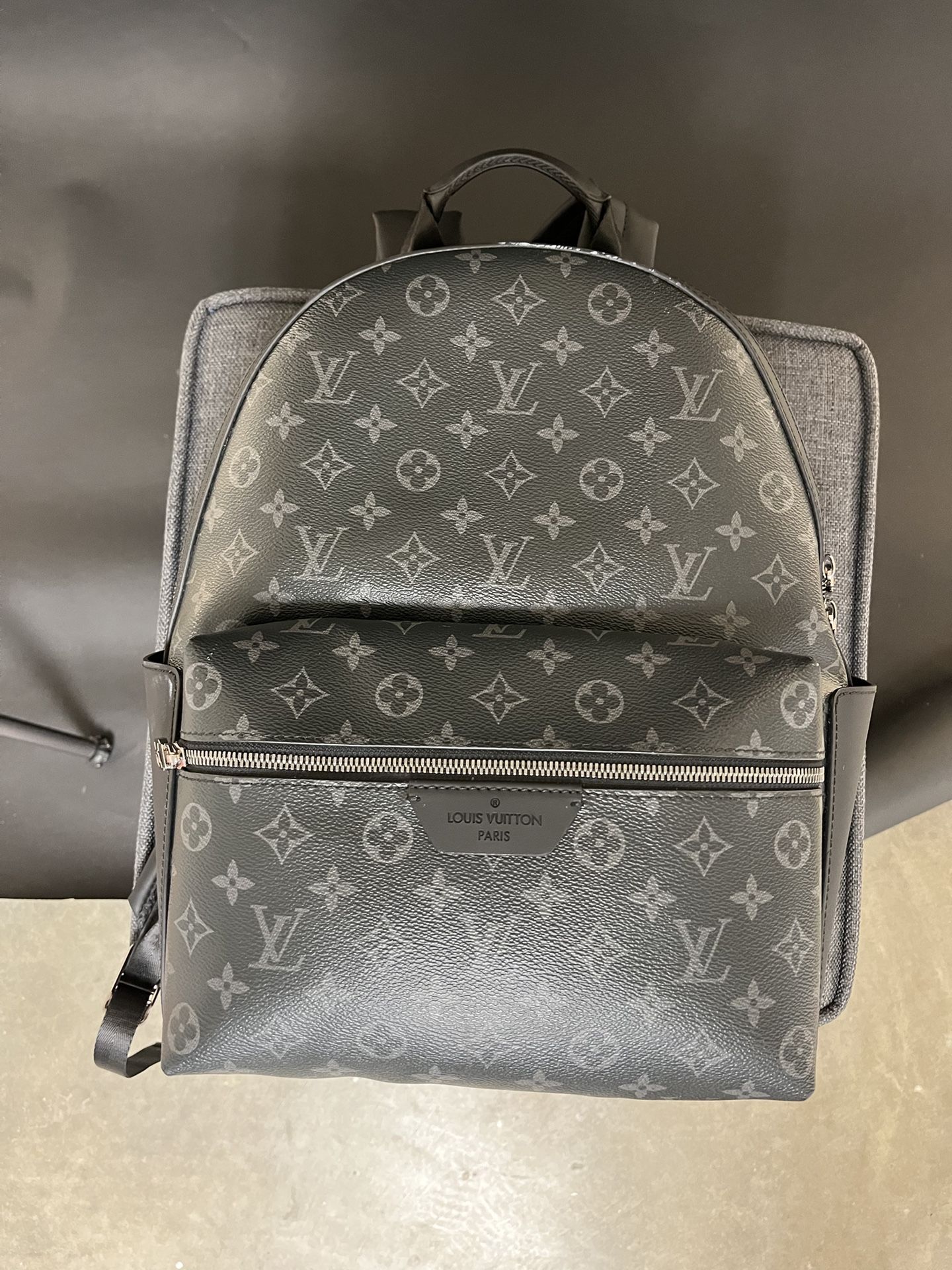 Louies Vuitton Discovery Backpack