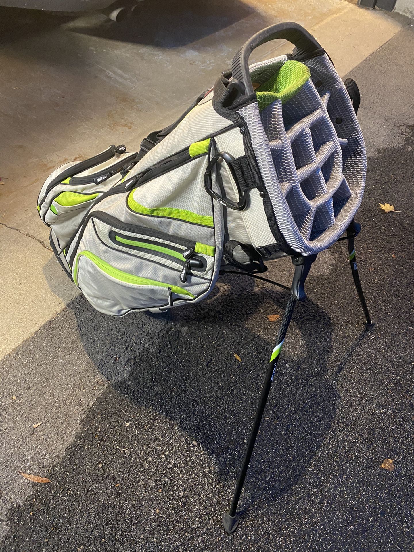 Titleist “River Run Golf Links” Stand Bag with AP2 4iron