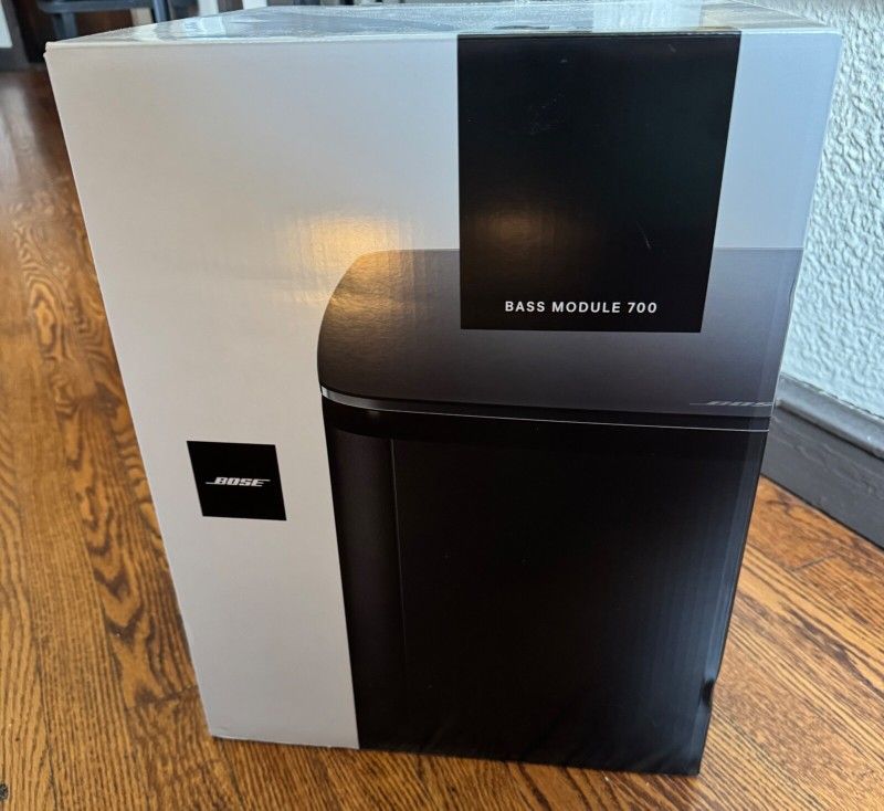 NEW Bose Bass Module 700 Wireless Subwoofer-Black Soundbar Lifestyle