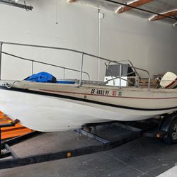 Boston Whaler 22’ outrage , Rare “banana Boat” 