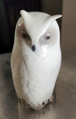 Royal Copenhagen Owl 6" small chip on ear