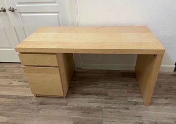 Office desk / computer desk with great Condition