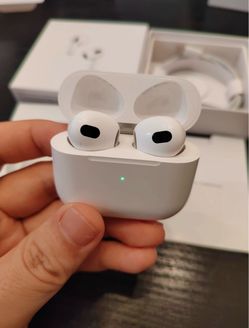 Apple AirPods 3rd Generation with Charging Case