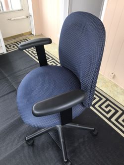 Rotating office chair