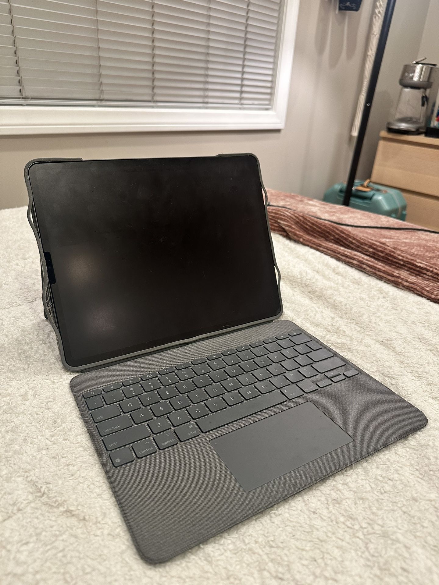 iPad Pro 12.9 Inches 4th generation with Logitech Combo Touch Keyboard Case