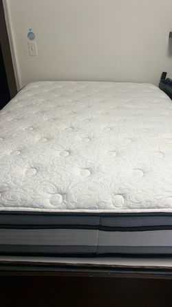 Queens Hybrid mattress with Bunkie board