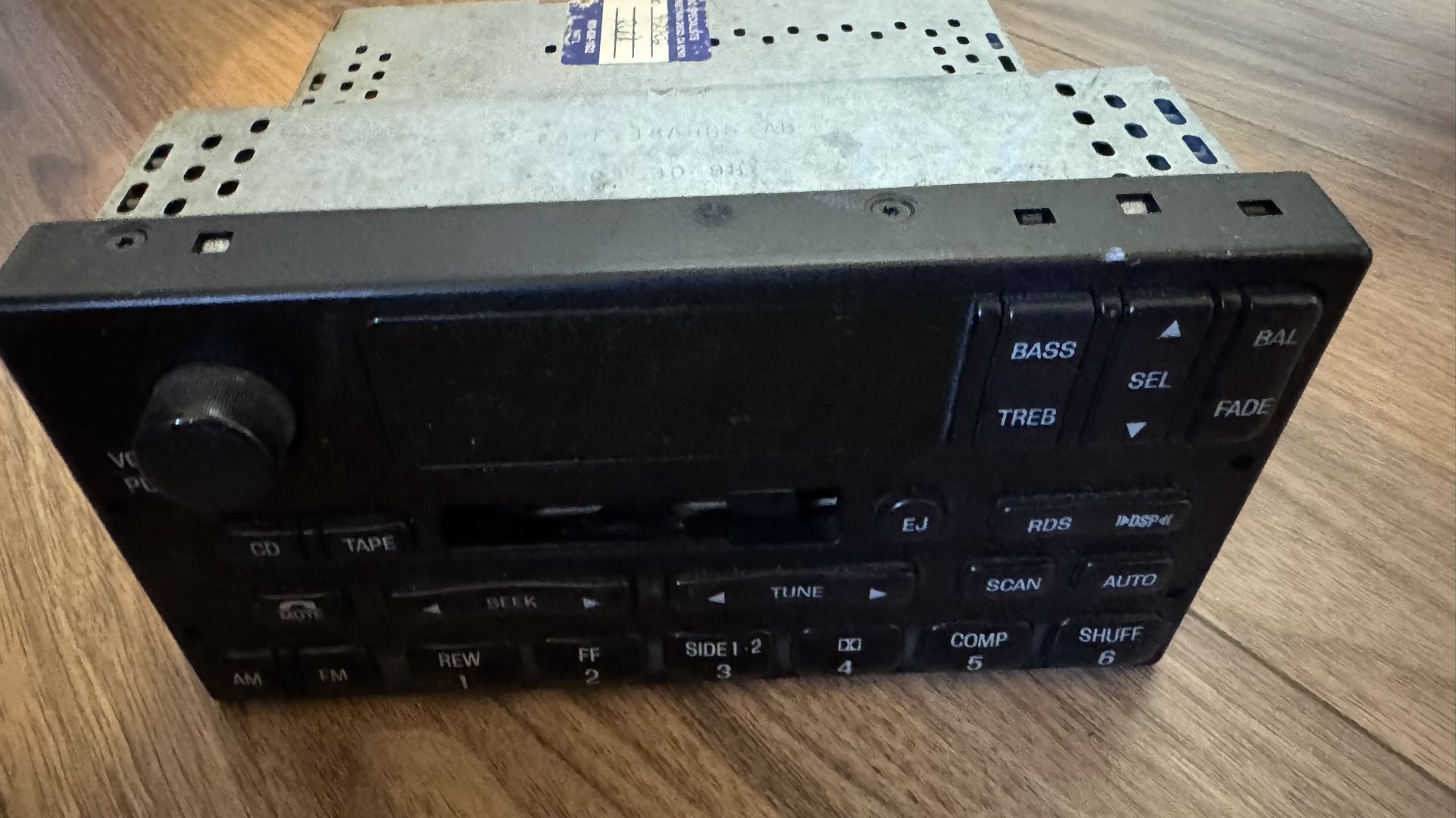 Ford Expedition/Lincoln Navigator AM/FM Radio Cassette Factory