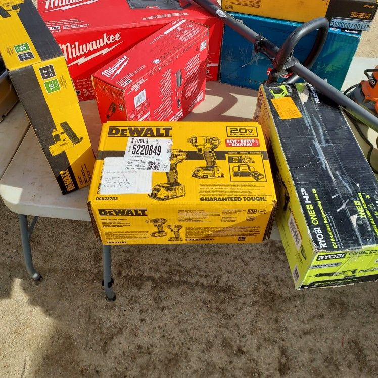 DEWALT
20V MAX 2-Tool Brushless Power Tool Combo Kit with
Soft Case (2-Batteries and Charger Included 