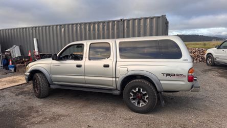 01-04 Tacoma camper shell snugtop