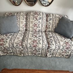 Broyhill Couch And Love Seat 
