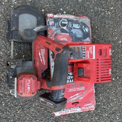 Milwaukee 12V Bandsaw w/Blades, Battery, Charger