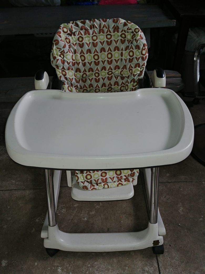 High chair for baby $5 dls