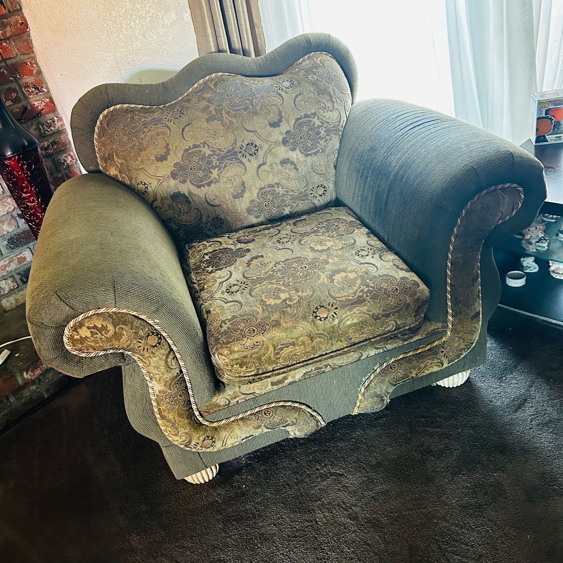 Sofa/ loveseat/ chair and half with oversized chair