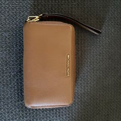 Michael Kors Wristlet 