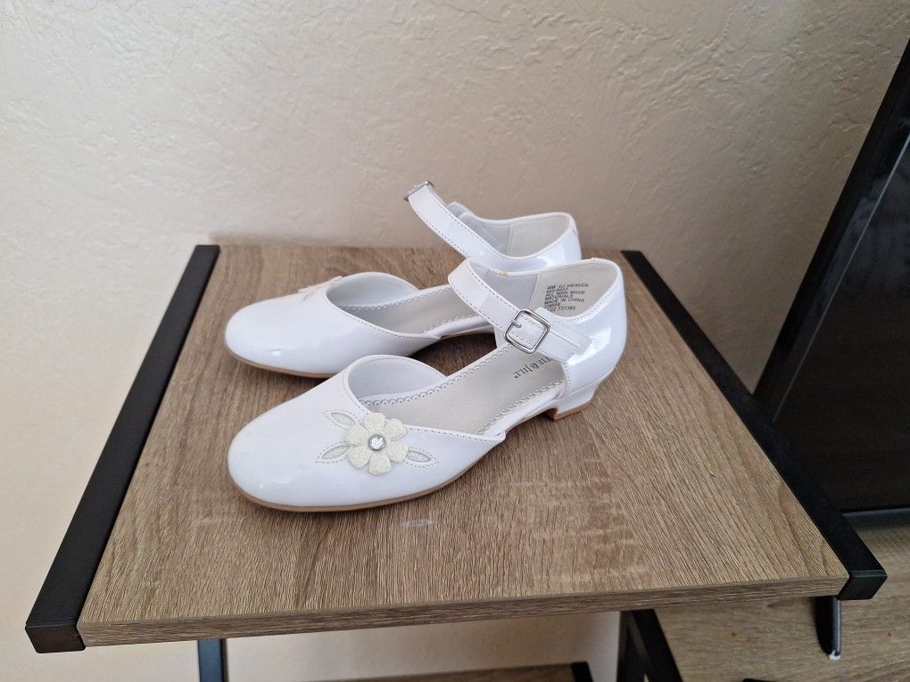 Girls White Dress Shoe