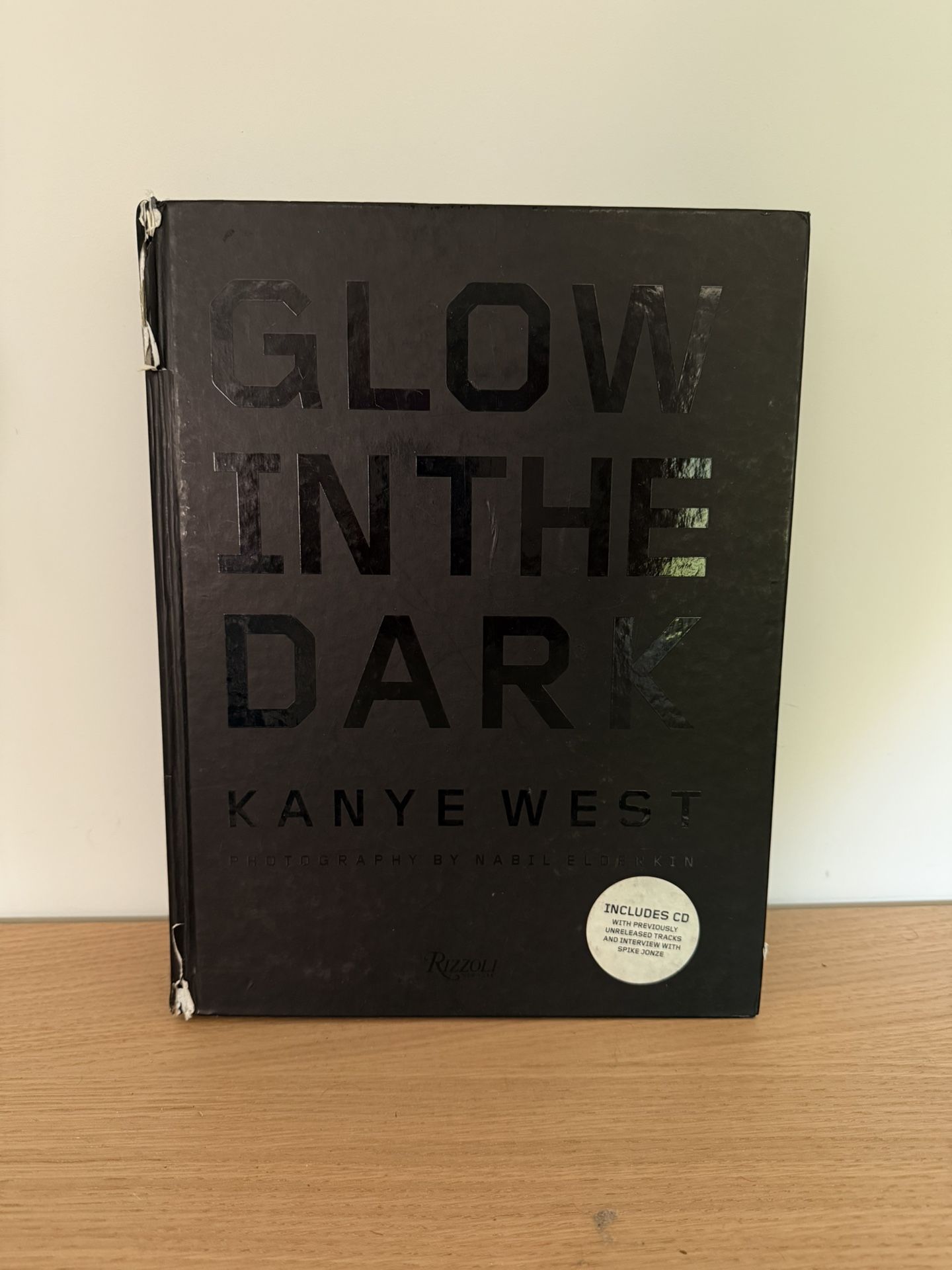 Kanye west GLOW IN THE DARK 写真集　YEZZY Kanye west GLOW IN THE DARK 写真集 YEZZY Kanye west GLOW IN THE